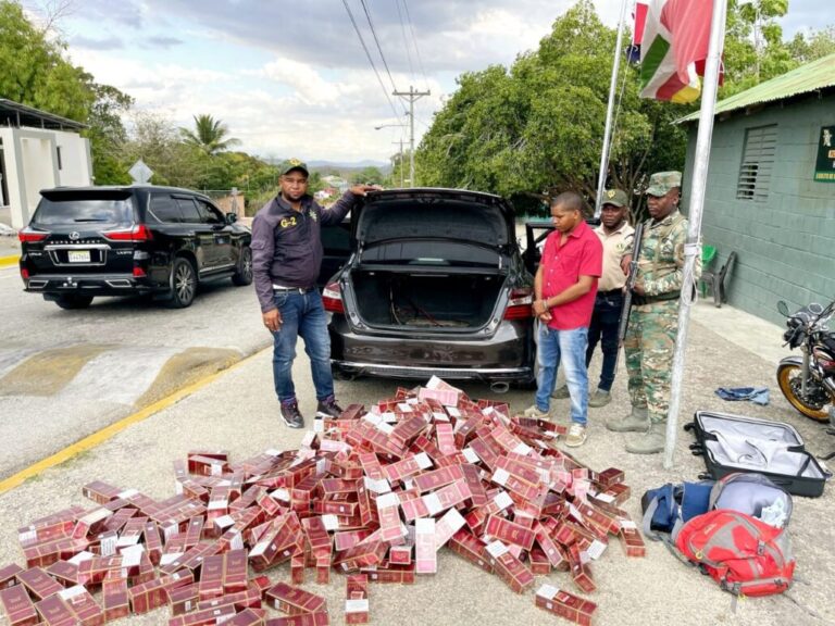 Arrestan Cabo de la policía con 80 mil cigarrillos de contrabando en Elías Piña #FVDigital