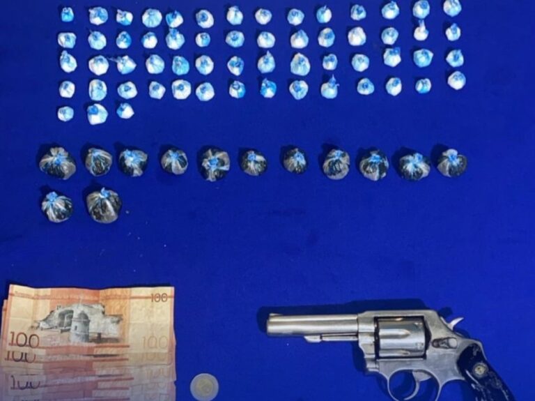 Apresan cinco hombres y ocupan unos 300 porciones de drogas