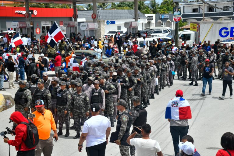 Más de mil agentes de la PN desplegados en Hoyo de Friusa ante llamado a marcha