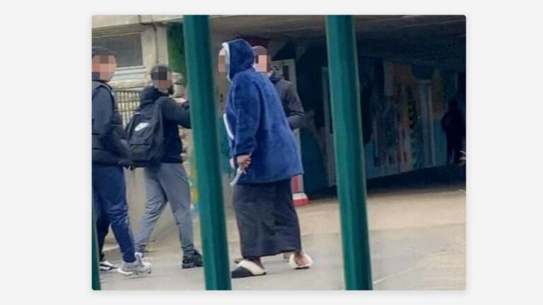 Armados con cuchillo, mujer y sus dos hijos entran a colegio de Francia