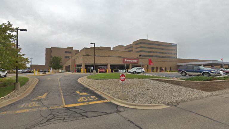 Tiroteo en un hospital de Michigan deja al menos un muerto; sospechoso está bajo custodia