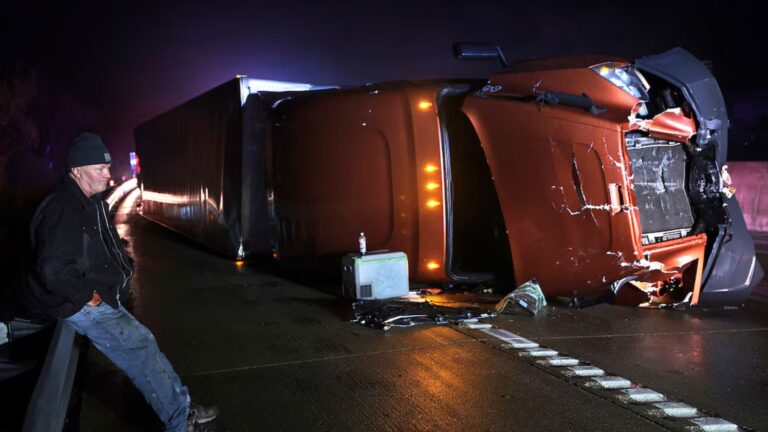 Al menos 14 muertos y cientos de heridos ante tormentas de arena en EE.UU.