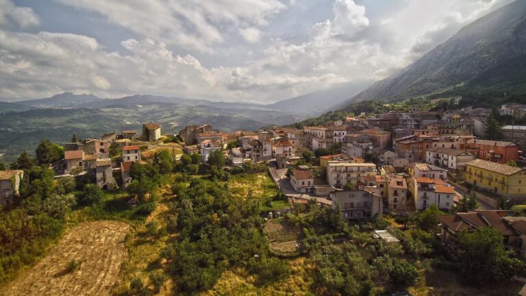 Italia ofrece casas a 1 euro para revitalizar pueblo histórico en Pescara