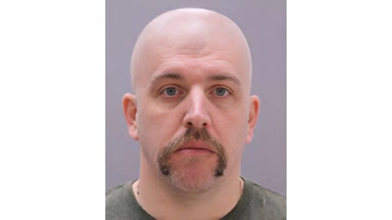 Jefe de bomberos fractura cráneo de su bebé por no dejar de llorar