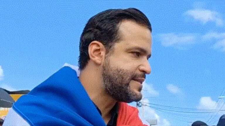 Rafael Paz denunció bloqueo policial en la marcha en el Hoyo de Friusa