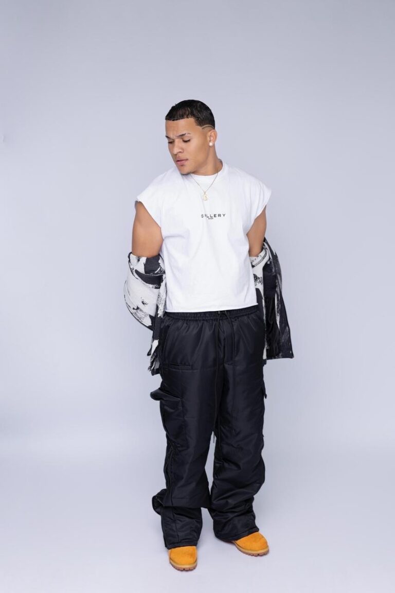 Cantante Ebenezer estrena “Sueldo Mínimo”