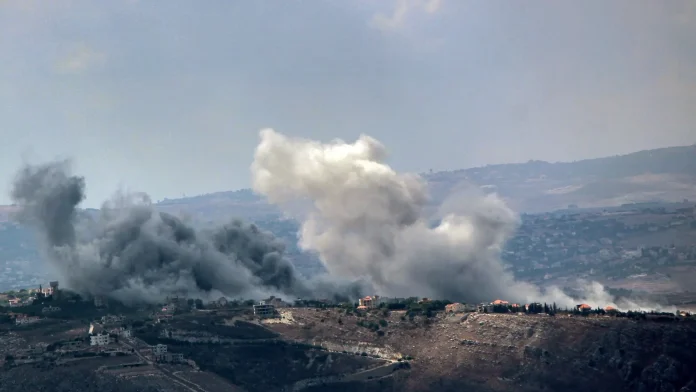 archivo-columna-de-humo-tras-un-bombardeo-del-ejercito-de-israel-contra-yabal-al-rihan-en-libano-arc.webp