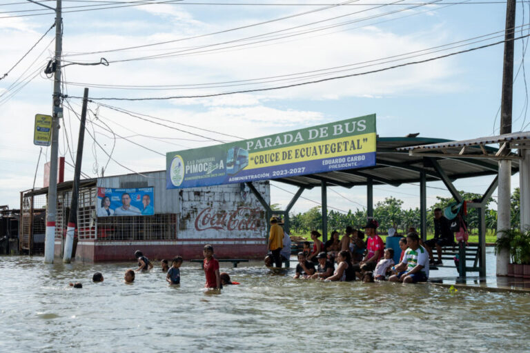 Se eleva a 18 el número de fallecidos por las lluvias en Ecuador #FVDigital