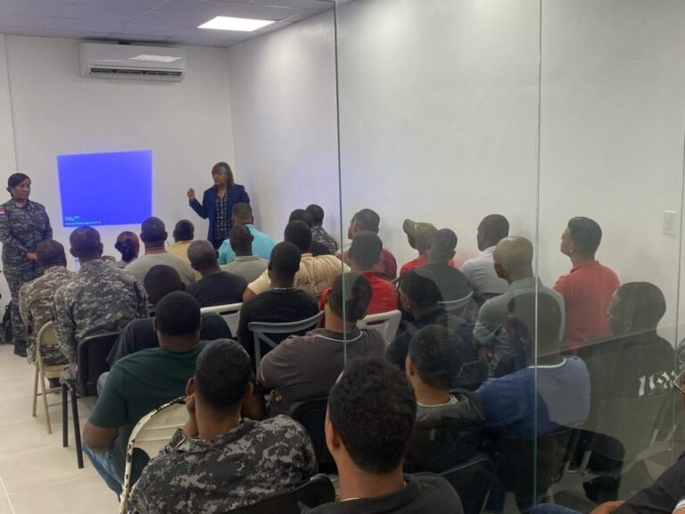 Policiales: Policía Nacional refuerza la prevención con charla sobre el impacto de las drogas – Inicio – Policía Nacional de la República Dominicana