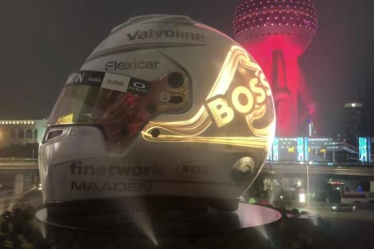 #Deportes: BOSS expone en Shanghái un casco especial de Alonso para China #F1