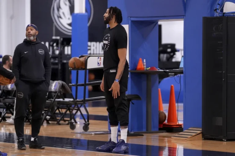 Anthony Davis mejora a diario, pero los Mavericks aún no confirman su regreso