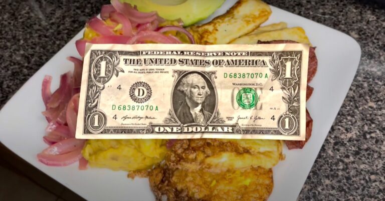 El dólar se vende hoy a  RD$62.77   #FVDigital