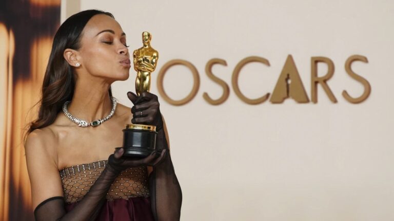 Zoe Saldaña llega al Palacio Nacional para recibir condecoración