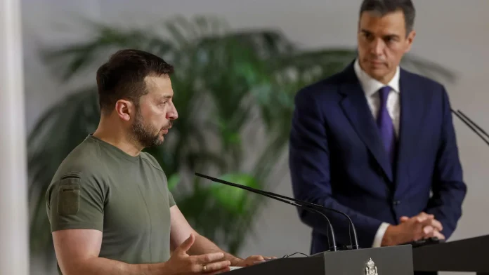 el-presidente-del-gobierno-espanol-pedro-sanchez-y-el-presidente-de-ucrania-volodimir-zelenski-este.webp