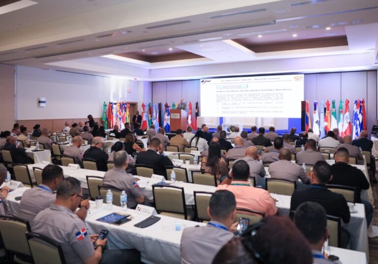 Policiales: Estrategias contra el crimen organizado marcan la segunda jornada del Simposio Internacional en Punta Cana