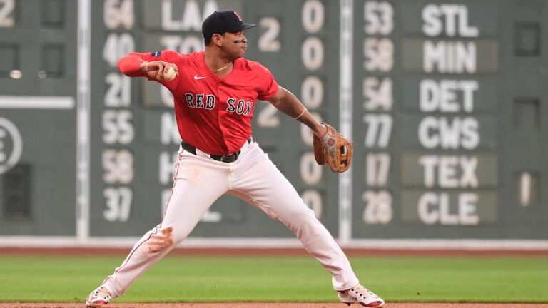 Alex Cora confirma que Rafael Devers será bateador designado de Boston; Bregman cubrirá la 3B