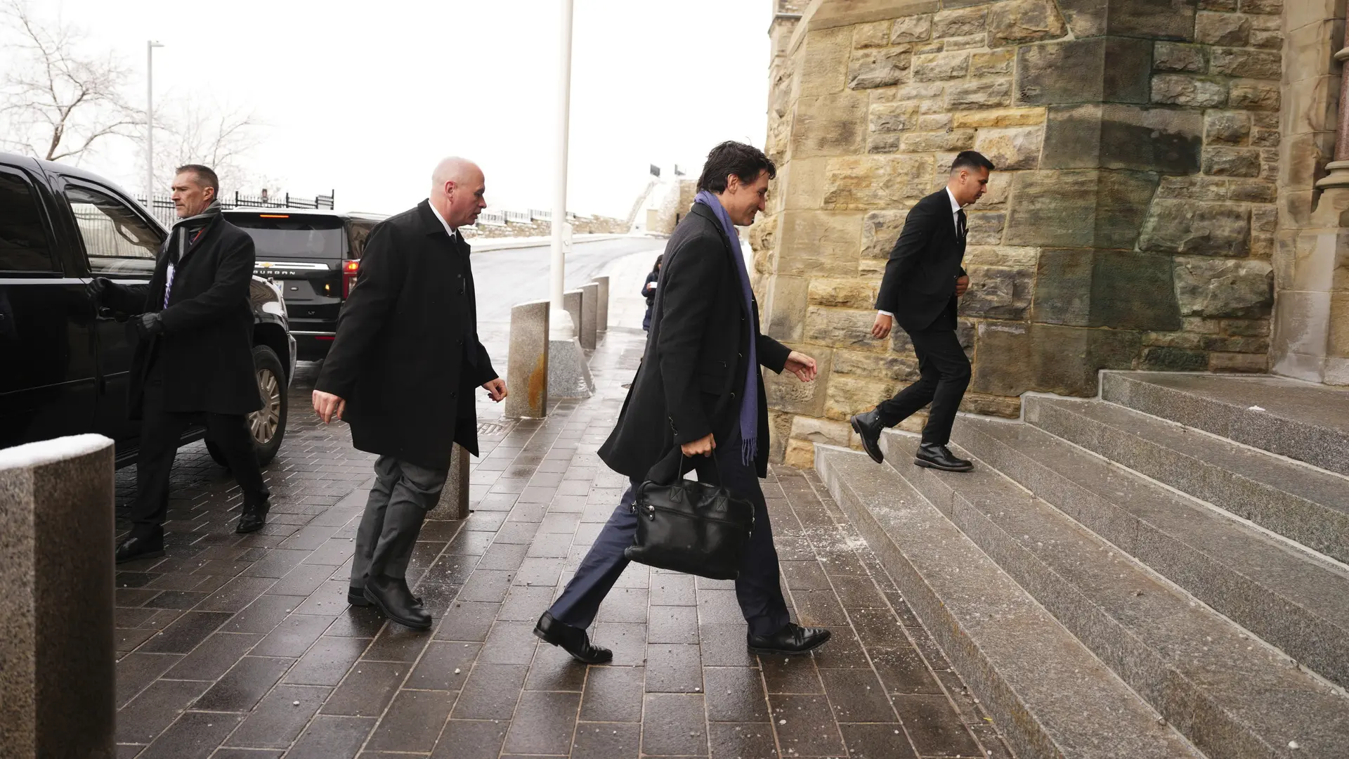justin-trudeau-arriva-in-parlamento-ad-ottawa.jpeg