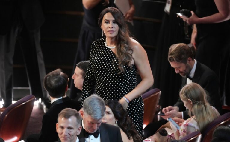 Karla Sofía Gascón la pasó mal por ingerir un regalo con cannabis después de los Oscar