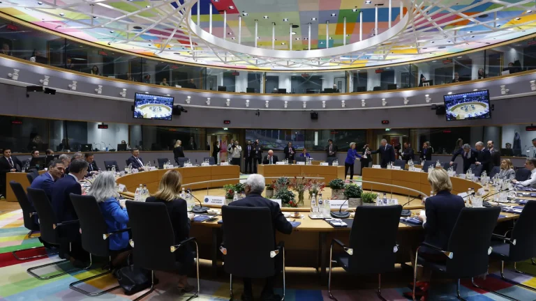 #Mundo:Rearmar Europa | Opinión de Carmelo Encinas