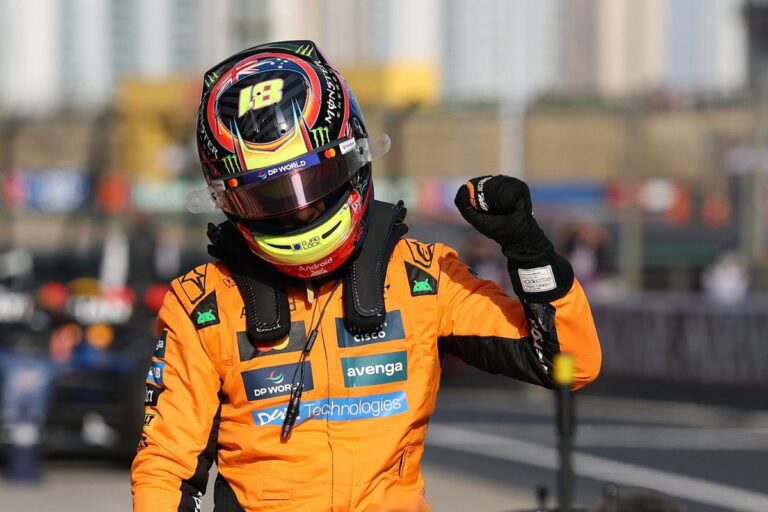 #Deportes: Piastri se estrena con la pole de China y Russell rompe el dominio papaya; Alonso y Sainz, fuera en Q2 #F1
