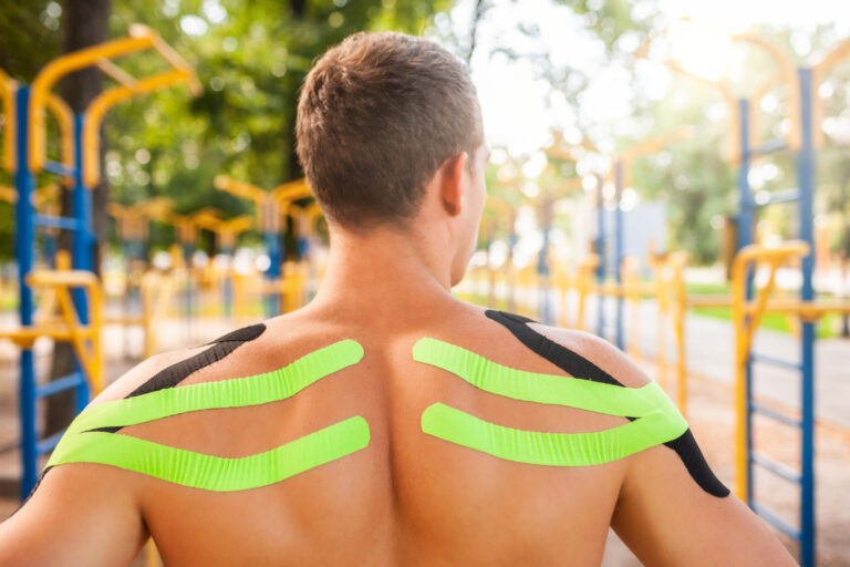 #Salud: ¿Por qué algunos deportistas llevan tiras de kinesio en el cuerpo?