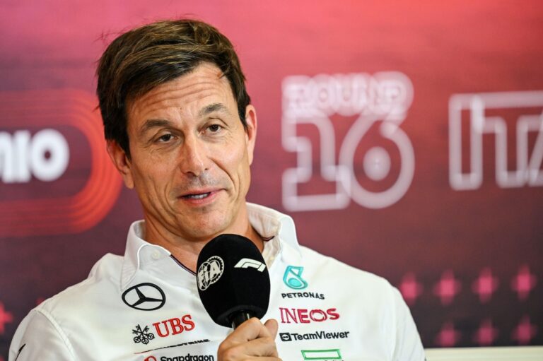 #Deportes: Wolff cree que la F1 sería “tonta” si cambia a los motores V10 tan pronto #F1