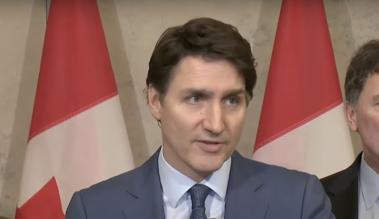 Trudeau acusó a Trump de querer generar un colapso económico en Canadá   #FVDigital
