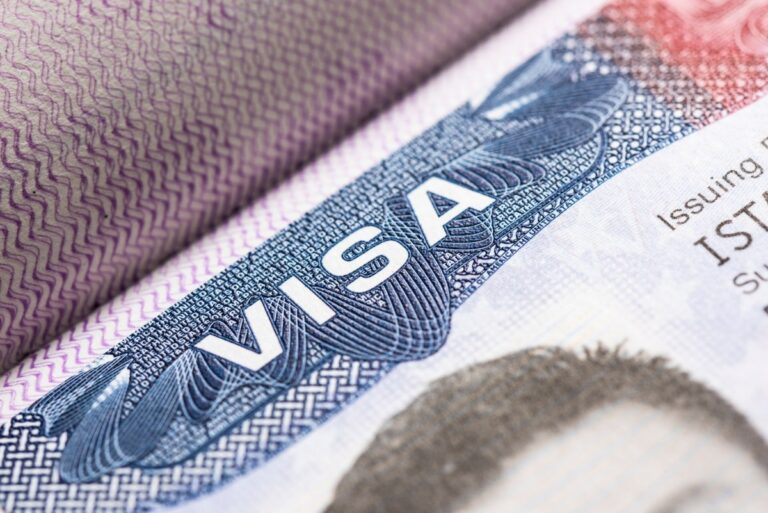 Qué dice el gobierno de Trump sobre la revocación de visas y ‘green cards’ en EE.UU.