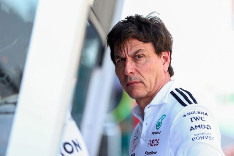 #Deportes: Wolff sostiene que no está tanteando a Verstappen para fichar por Mercedes #F1