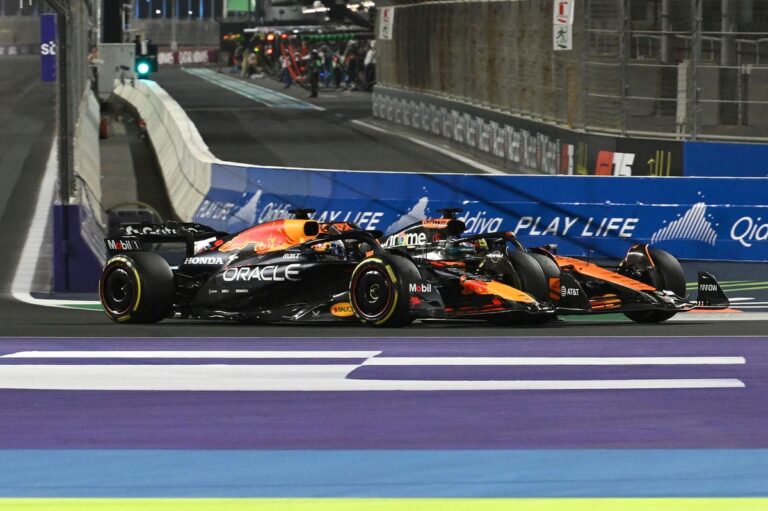 #Deportes: Por qué Verstappen fue penalizado por su maniobra en la curva 1 con Piastri #F1