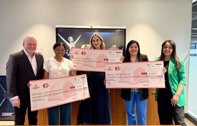 Caribbean Cinemas entrega donación de más de 2 millones de pesos de gala benéfica La Gran Noche