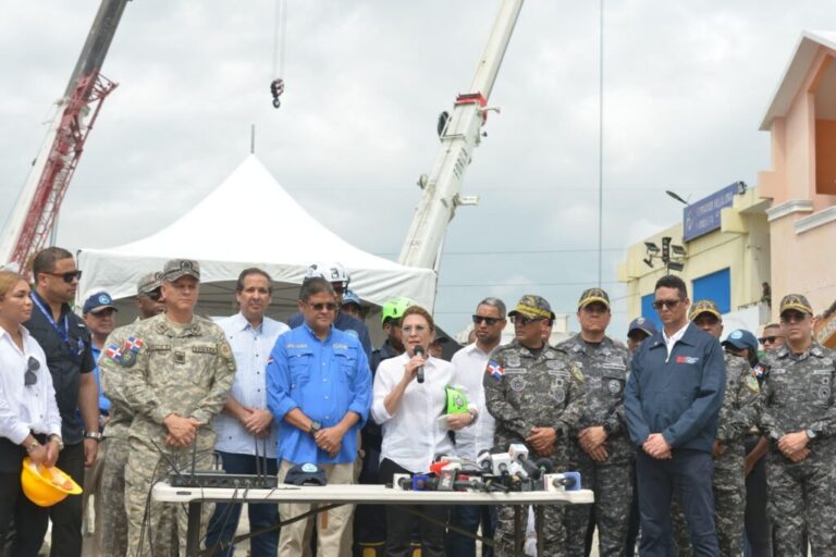 Policiales: Autoridades anuncian que inicia una nueva etapa en la zona afectada sin detener las labores de rescate