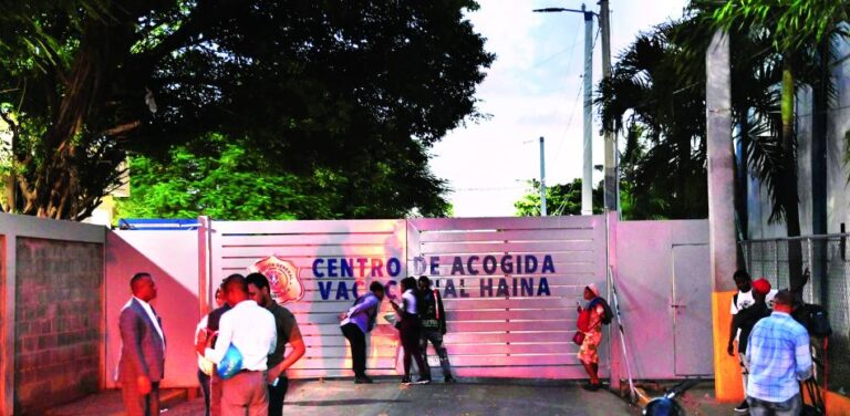 Un mes de prisión preventiva para dos dominicanos arrestados con 15 haitianos ilegales