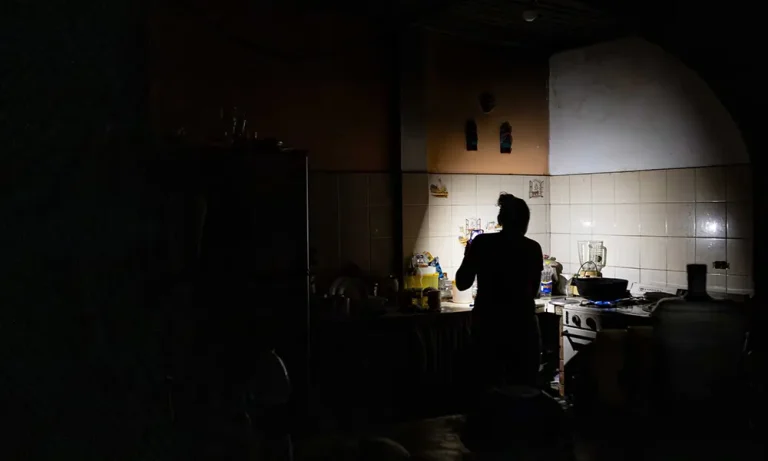 Quejas por apagones frecuentes en Moca