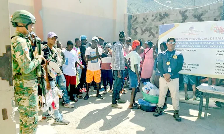 Más de 300 haitianos en situación migratoria irregular son repatriados por la Dirección General de Migración