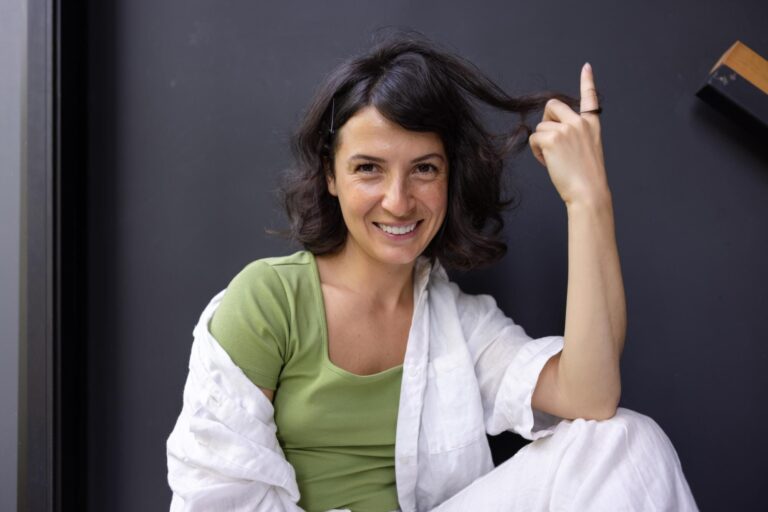 #Salud: A esta mujer le diagnosticaron el tipo de cáncer más peligroso tras detectar una señal sutil en su pulgar durante una manicura