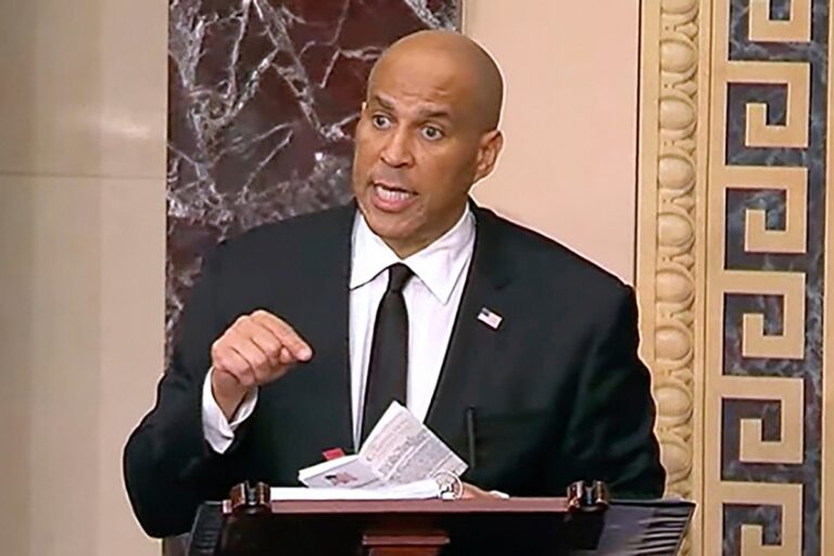 Senador demócrata de NJ, Cory Booker, y su discurso de más de 17 horas en protesta a Trump