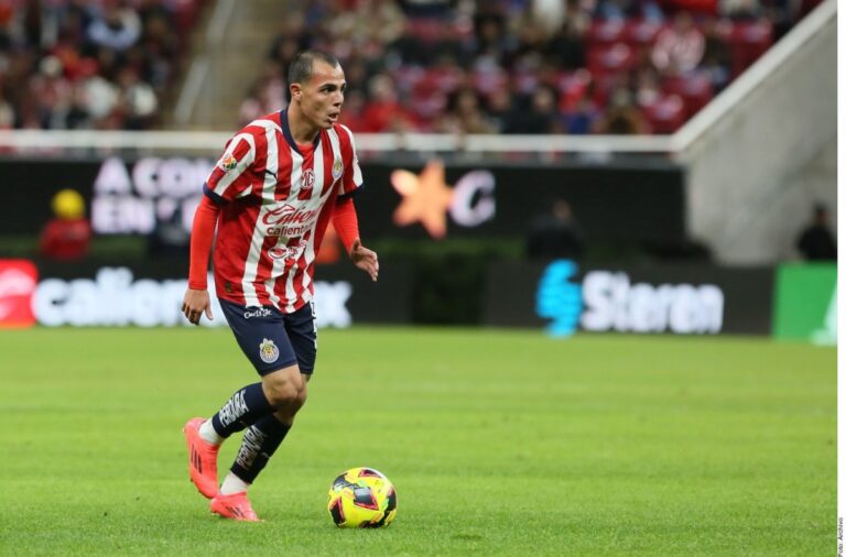 Hugo Camberos a la espera de que Chivas le ofrezca una mejora salarial en un contrato multianual #FVDigital