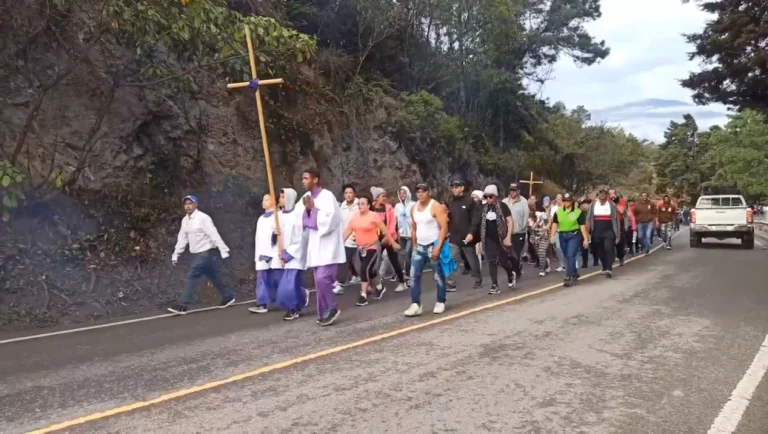 En Constanza realizan vía crucis en viernes de dolores – #DeInteres   #FVDigital