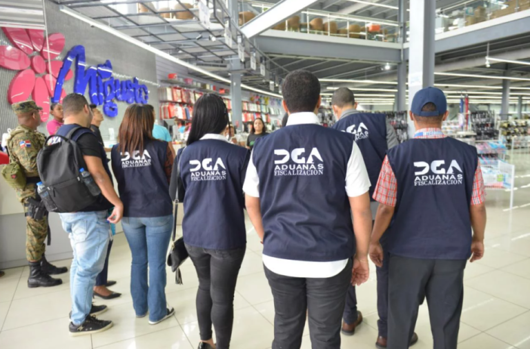 Aduanas fiscaliza comercios chinos en Santo Domingo – #DeInteres   #FVDigital