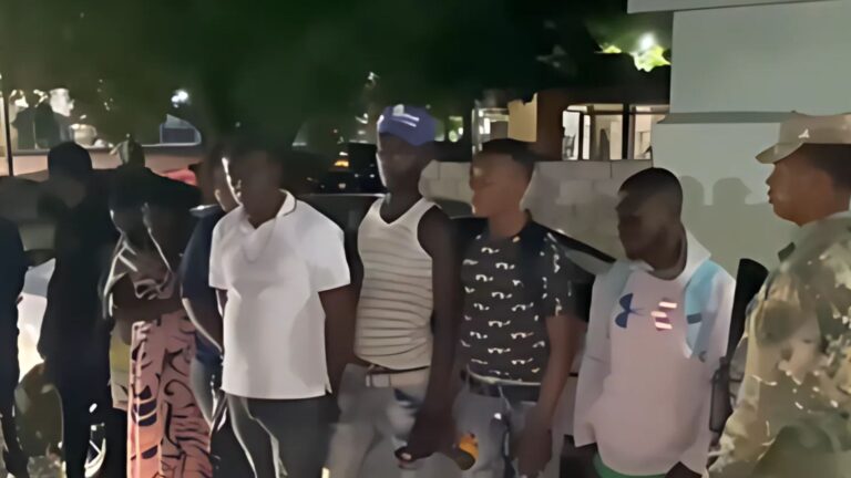 Haitiano es detenido transportando a otros indocumentados en Azua