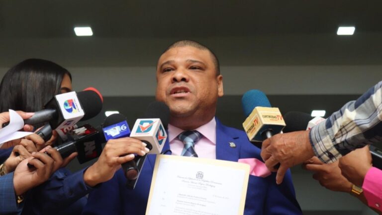 Diputado PRD sostiene Gobierno improvisa con tema haitiano