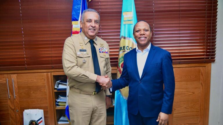 Entregan listado de paradas de motoconchos donde operan extranjeros irregulares