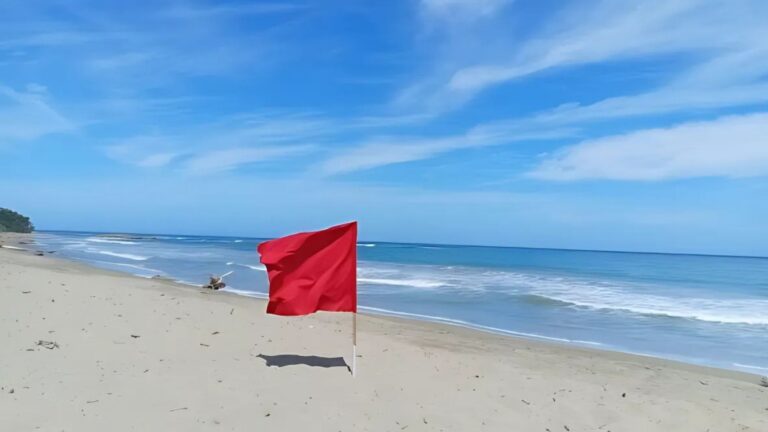 Prohíben acceso de bañistas a balnearios de playas en Puerto Plata