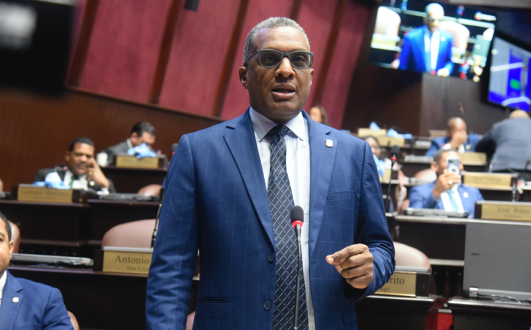 Diputado José Alberto Jiménez denuncia sobornos de agentes de Migración a empresarios