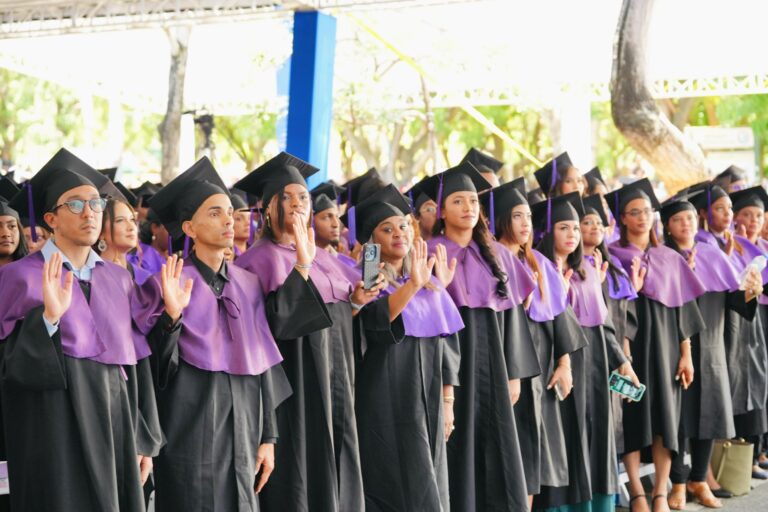 UASD gradúa 2,507 nuevos profesionales