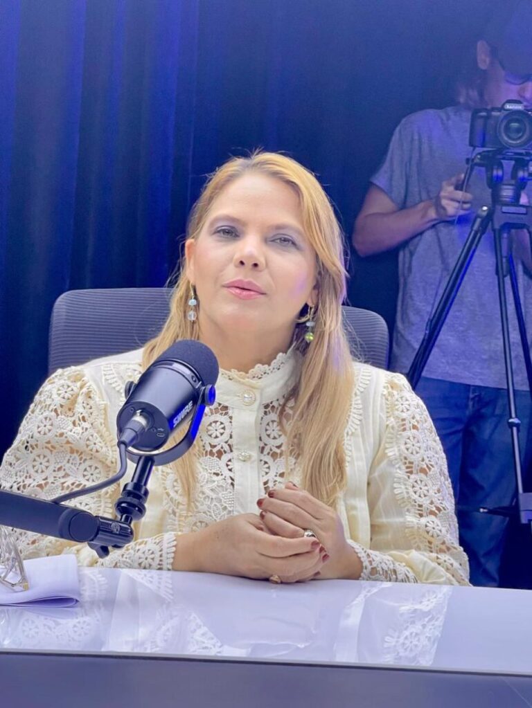 “La prensa ante el desafío migratorio: entre la verdad y el sensacionalismo”, afirma politóloga #FVDigital