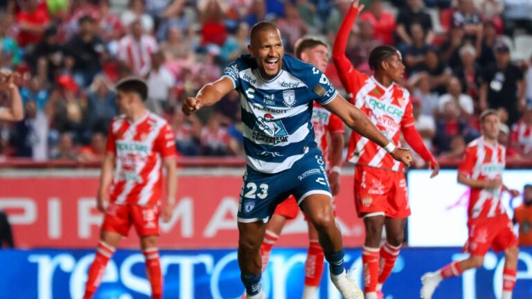 El “Rey” Salomón Rondón afinó sus cañones con un triplete en el 5-3 de Pachuca sobre Necaxa #FVDigital