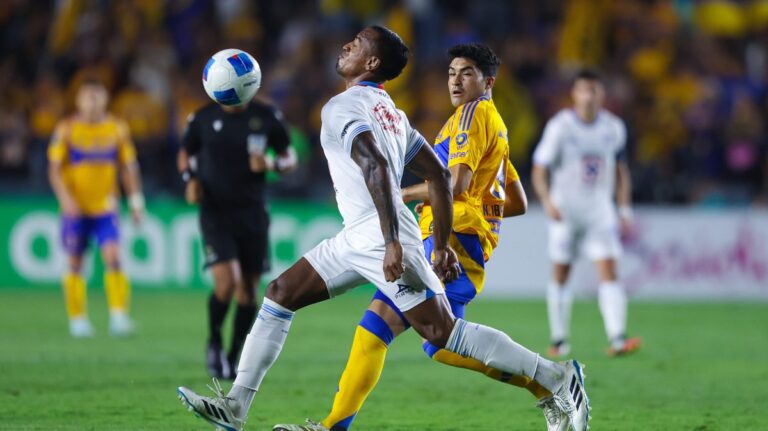 Cruz Azul se quedó a diez minutos de pegarle en la vuelta a los Tigres de la UANL: 1-1 #FVDigital