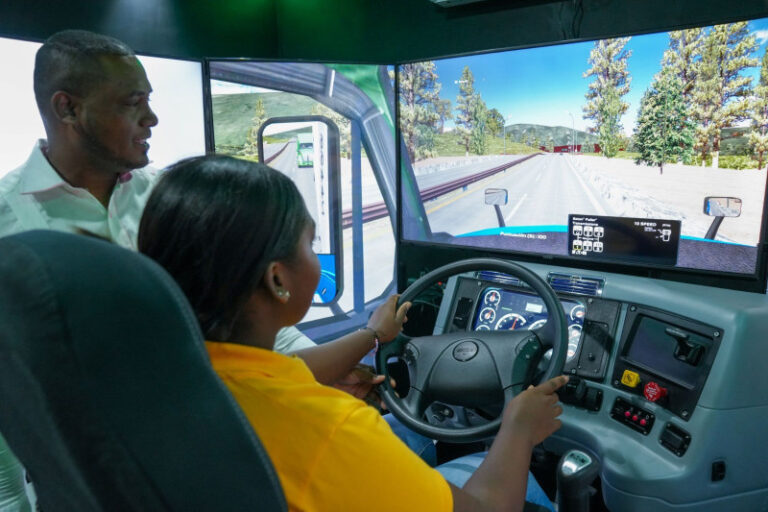 Infotep instala simuladores en Peravia – #DeInteres   #FVDigital